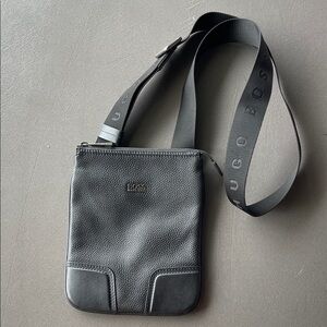 Hugo Boss Magma North South Messenger Bag Black Pebbled Leather Unisex